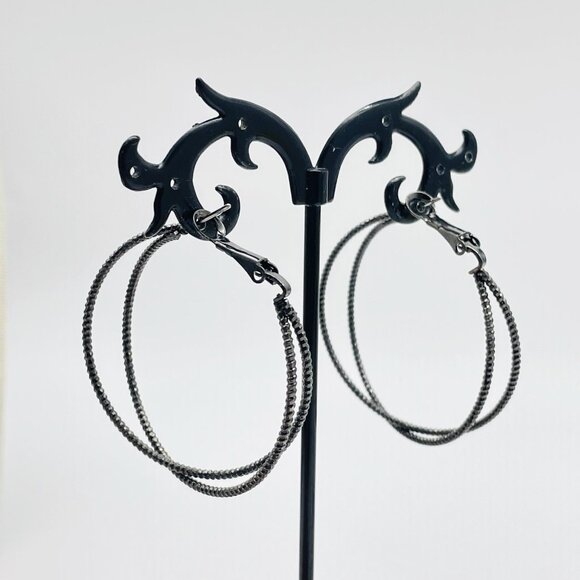 METAL Silver Tone Earrings Textured Hoop Lightweight Modern Fashion Jewelry - Picture 8 of 9